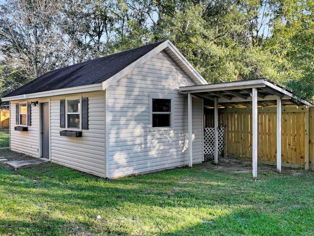 504 County Road 763 N, Buna, TX 77612