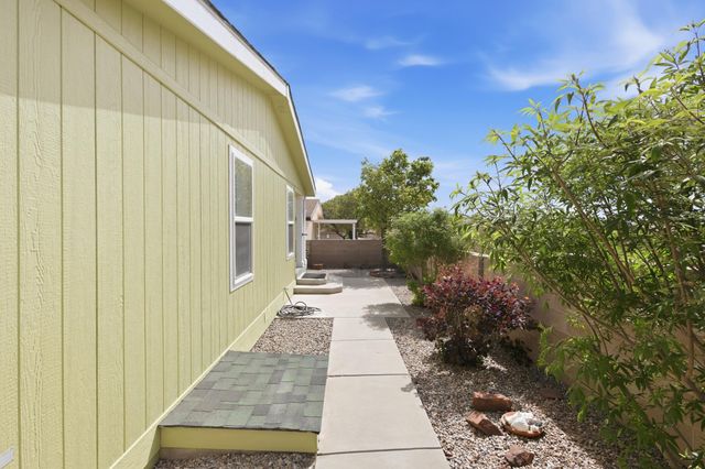 155 Sunrise Bluffs Drive, Belen, NM 87002