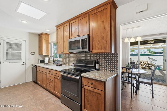 1151 N Paseo Del Cervato, Green Valley, AZ 85614