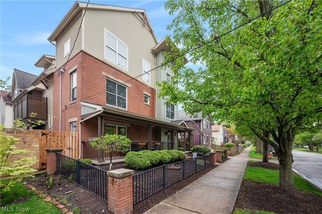 3897 Clinton Avenue, Cleveland, OH 44113