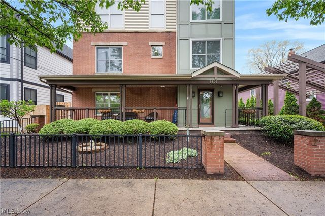 3897 Clinton Avenue, Cleveland, OH 44113