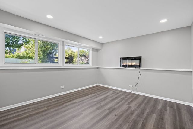 621 Cutter Lane, Elk Grove Village, IL 60007