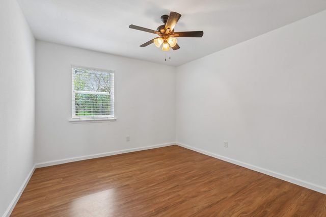 407 Magnolia ST, Bastrop, TX 78602