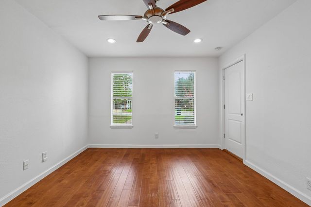 407 Magnolia ST, Bastrop, TX 78602
