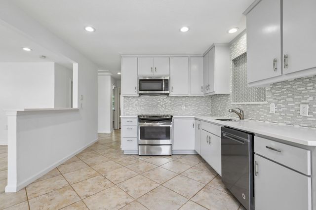 407 Magnolia ST, Bastrop, TX 78602
