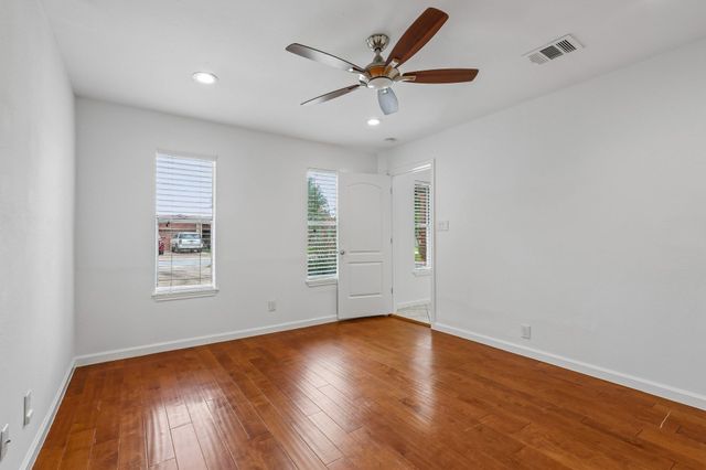 407 Magnolia ST, Bastrop, TX 78602