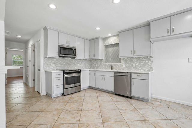 407 Magnolia ST, Bastrop, TX 78602