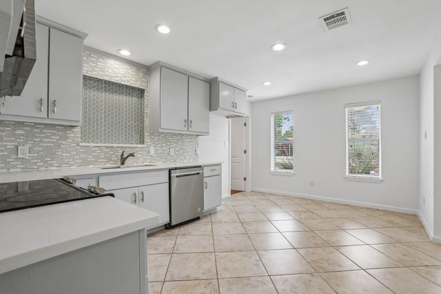 407 Magnolia ST, Bastrop, TX 78602