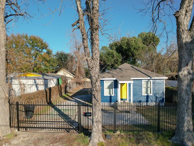 4826 Bristol Street, Houston, TX 77009