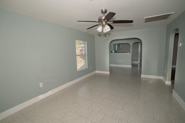 4826 Bristol Street, Houston, TX 77009