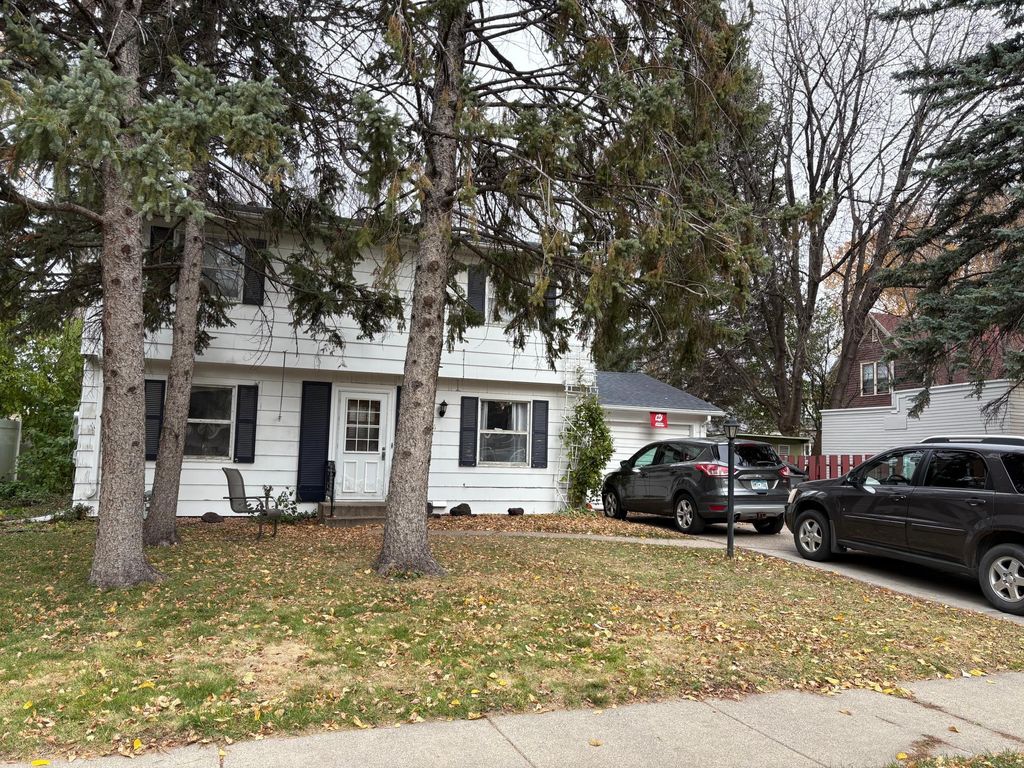 816 7th Avenue S, Moorhead, MN 56560