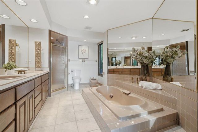 737 Carla Lane, Little Canada, MN 55109