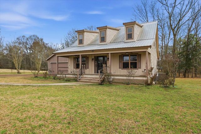 106 Rebel Grove Dr., Mendenhall, MS 39114