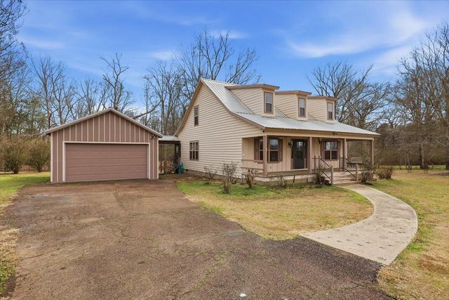 106 Rebel Grove Dr., Mendenhall, MS 39114