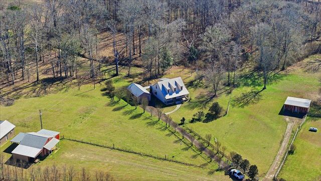 106 Rebel Grove Dr., Mendenhall, MS 39114