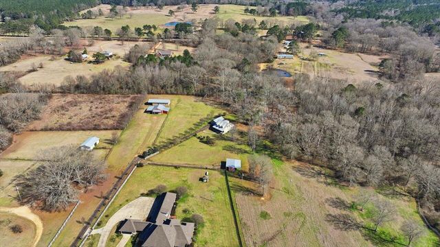 106 Rebel Grove Dr., Mendenhall, MS 39114