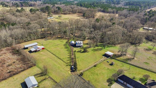 106 Rebel Grove Dr., Mendenhall, MS 39114