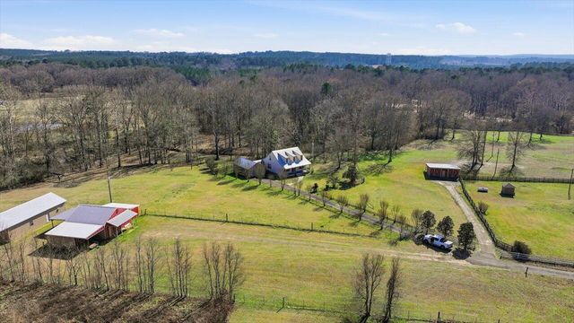 106 Rebel Grove Dr., Mendenhall, MS 39114