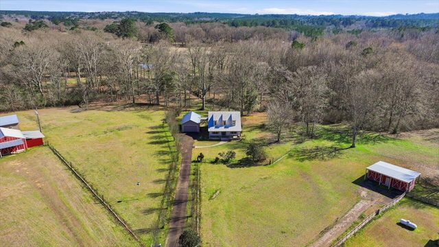 106 Rebel Grove Dr., Mendenhall, MS 39114