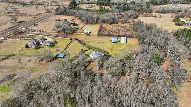 106 Rebel Grove Dr., Mendenhall, MS 39114