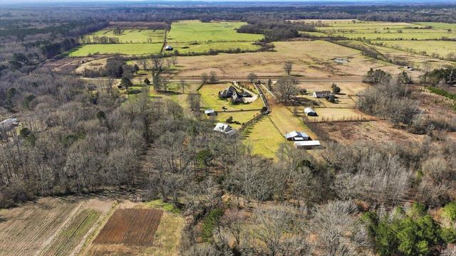 106 Rebel Grove Dr., Mendenhall, MS 39114