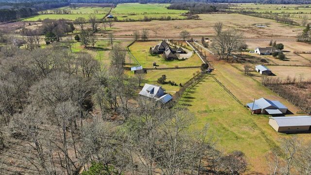 106 Rebel Grove Dr., Mendenhall, MS 39114