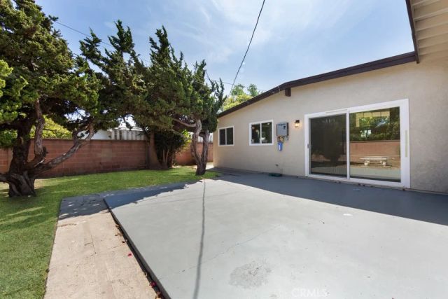 1431 Raymar, Santa Ana, CA 92703