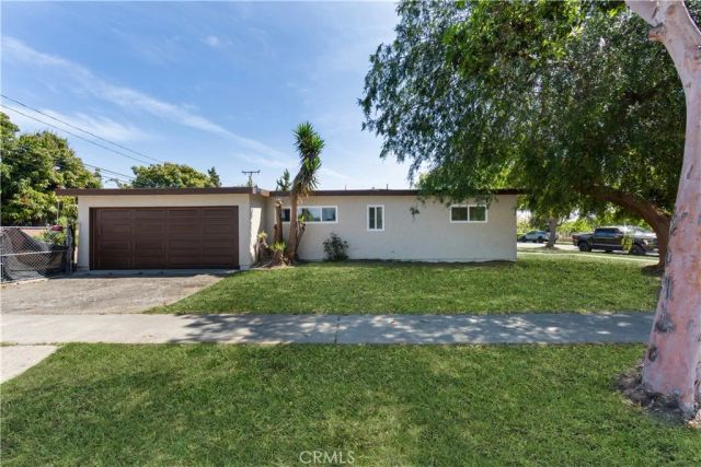 1431 Raymar, Santa Ana, CA 92703