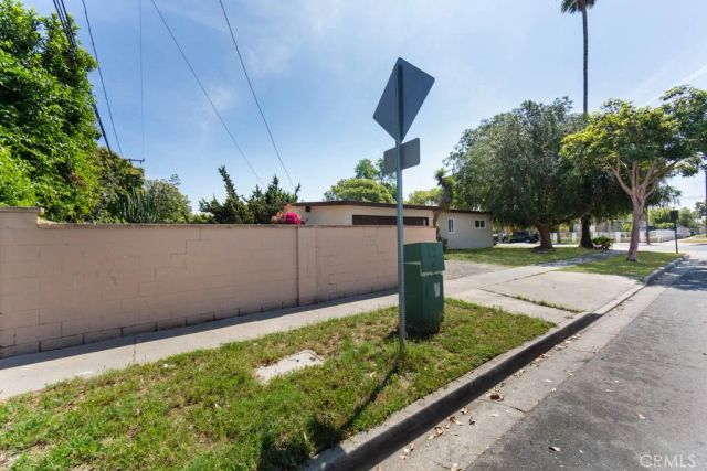 1431 Raymar, Santa Ana, CA 92703