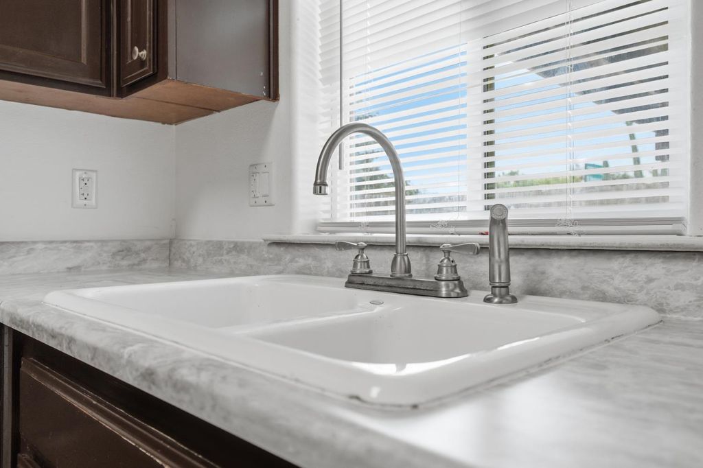 Image 11 of property listing at 1781 Diamond Avenue, Sanger, CA 93657