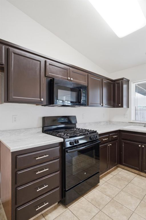 Image 13 of property listing at 1781 Diamond Avenue, Sanger, CA 93657
