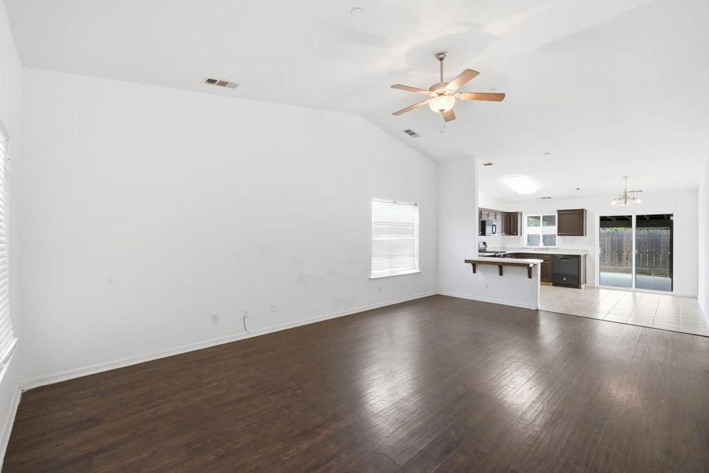 Image 6 of property listing at 1781 Diamond Avenue, Sanger, CA 93657