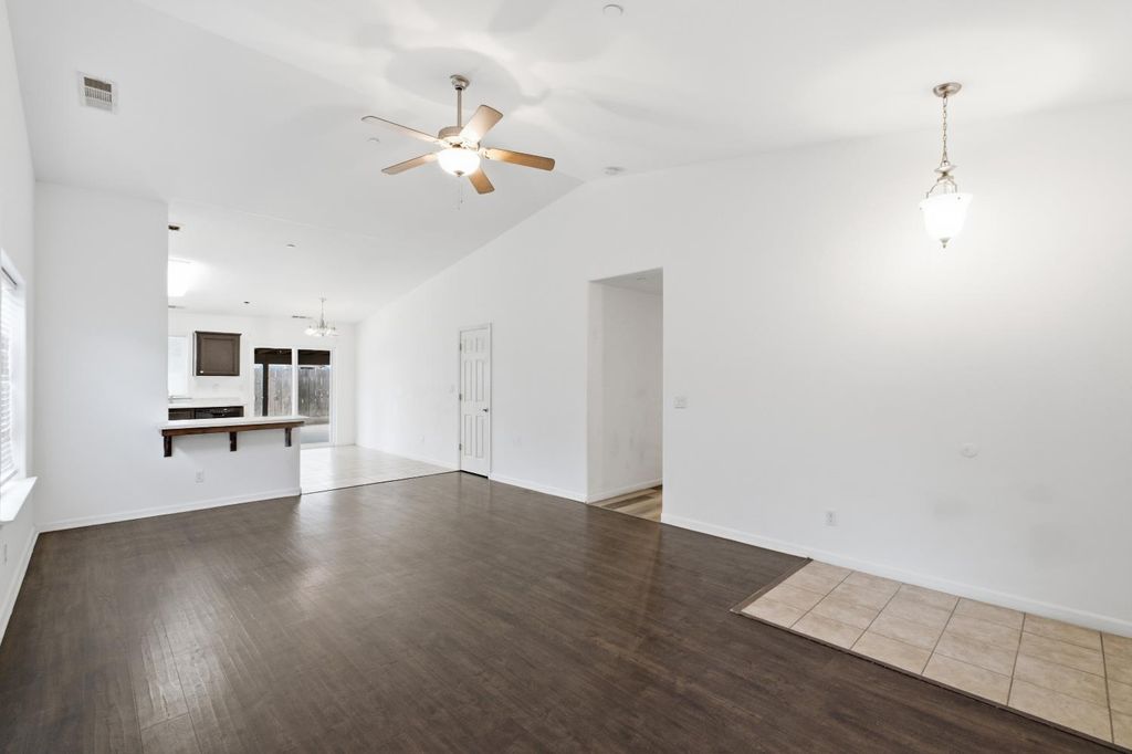 Image 7 of property listing at 1781 Diamond Avenue, Sanger, CA 93657