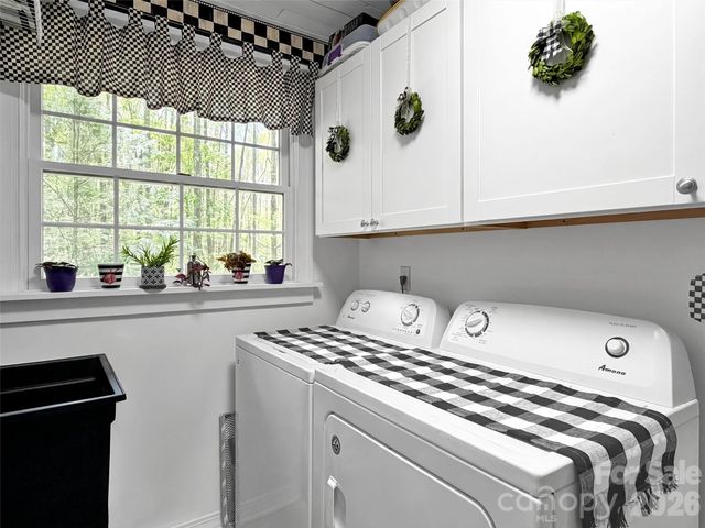 211 Rustic Road, Waynesville, NC 28786