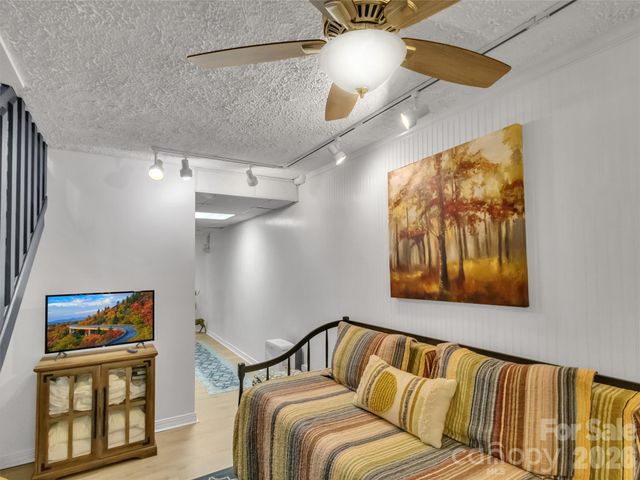 211 Rustic Road, Waynesville, NC 28786