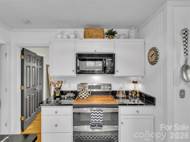 211 Rustic Road, Waynesville, NC 28786