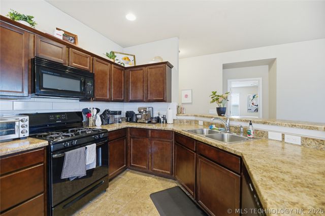 5921 E 148th Place S, Bixby, OK 74008