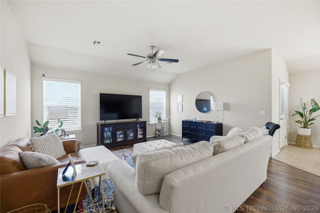 5921 E 148th Place S, Bixby, OK 74008