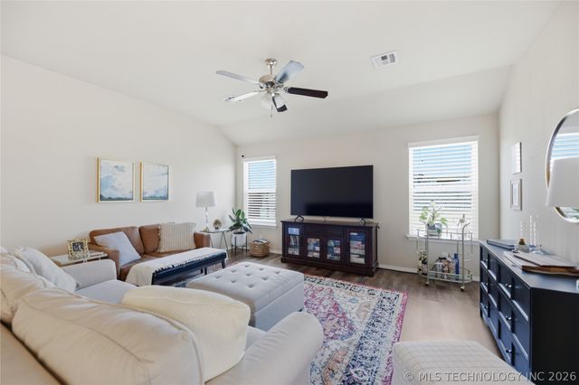 5921 E 148th Place S, Bixby, OK 74008