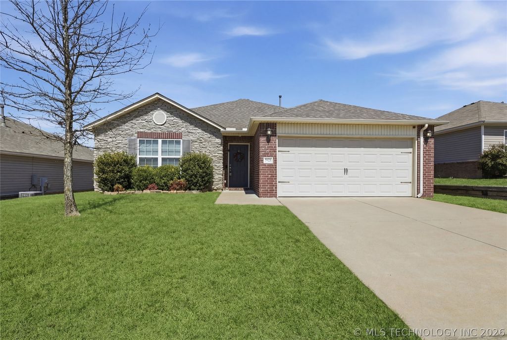 5921 E 148th Place S, Bixby, OK 74008