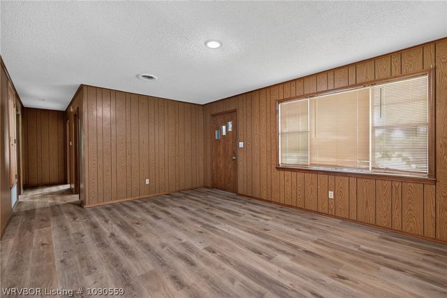 1515 Oak Grove Road, Van Buren, AR 72956