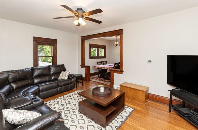 1825 24th Drive, Des Moines, IA 50310