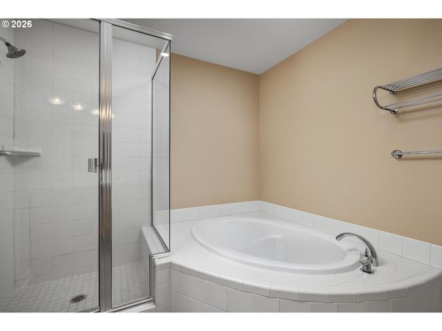 4884 Nw PROMENADE Ter 310, Portland, OR 97229