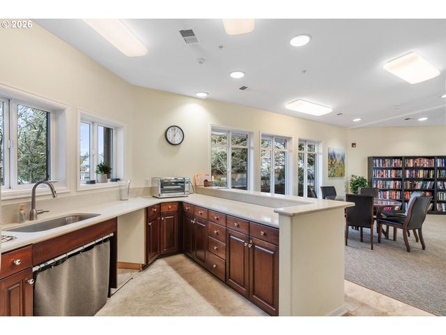 4884 Nw PROMENADE Ter 310, Portland, OR 97229