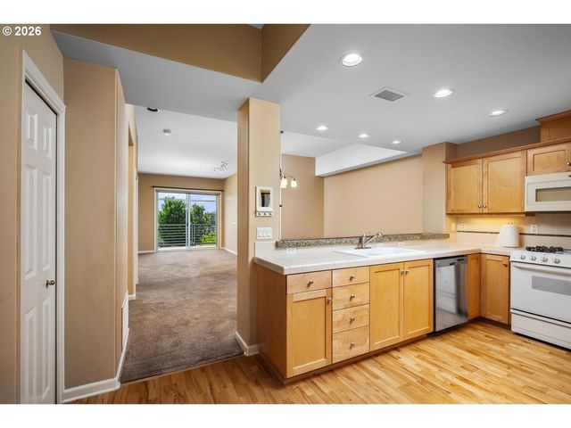 4884 Nw PROMENADE Ter 310, Portland, OR 97229