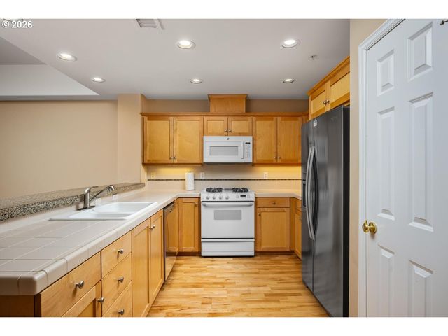 4884 Nw PROMENADE Ter 310, Portland, OR 97229
