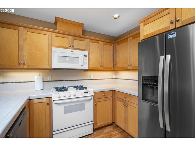4884 Nw PROMENADE Ter 310, Portland, OR 97229