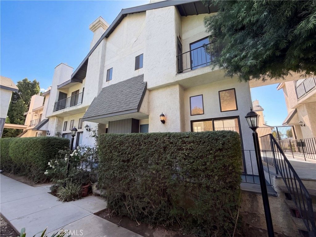 9620 Sepulveda 39, North Hills, CA 91343 — exterior
