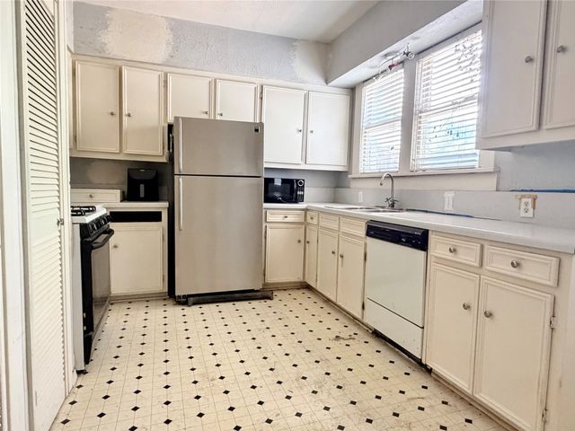 6147 Richmond Avenue, Dallas, TX 75214