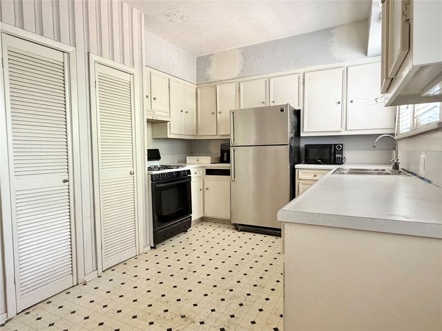 6147 Richmond Avenue, Dallas, TX 75214